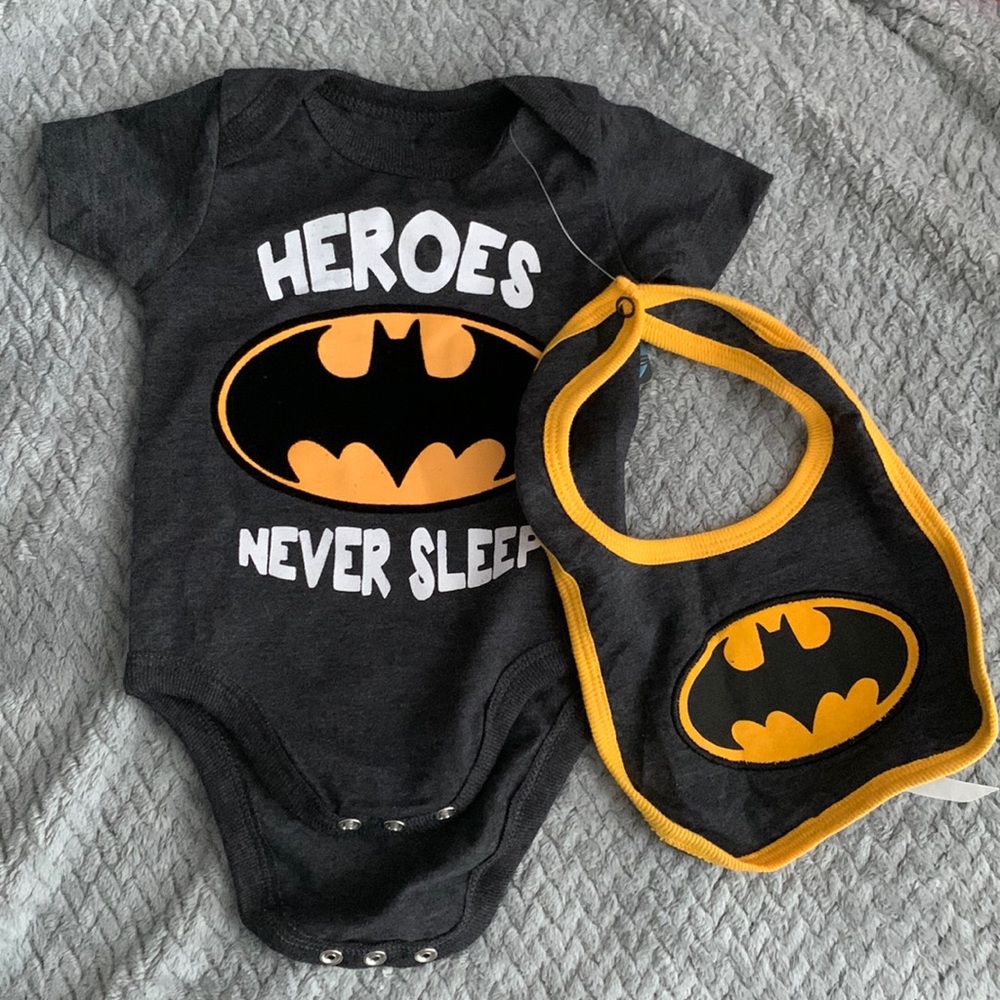 NWT 0-3m Batman onesie and matching bib